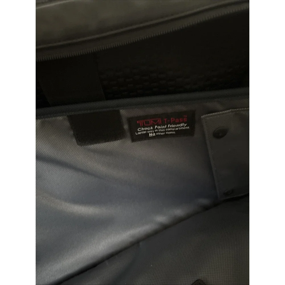 Tumi Alpha 1 T-Pass Leather Laptop Briefcase Style 96516 MINT Travel Work